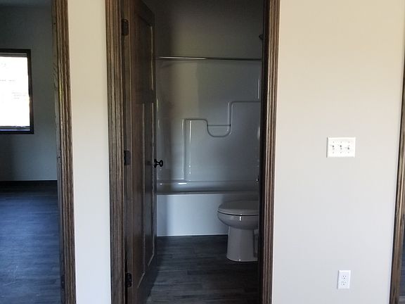 2nd Bathroom with Tub/Shower