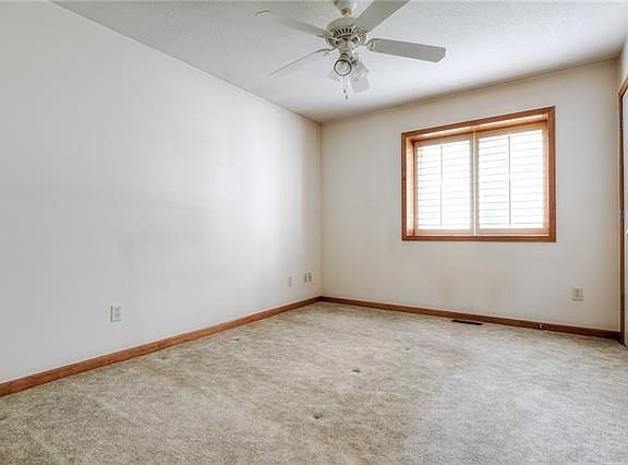 4th image of 1100 SW Lakeview Dr