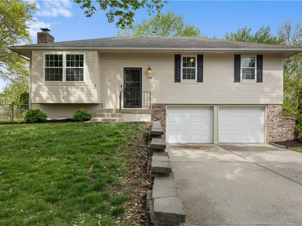 116 SE Flagstone Dr, Lees Summit, MO 64063