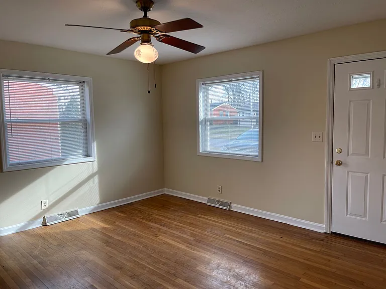 305 Harvard Dr — Photo 4