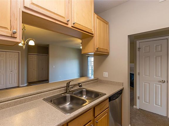 4th image of 6255 Beechtree Dr Unit 5208