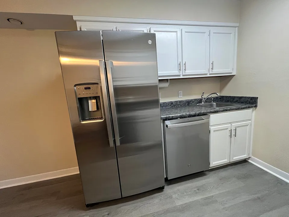 Brand new appliances & High Efficiency HVAC !