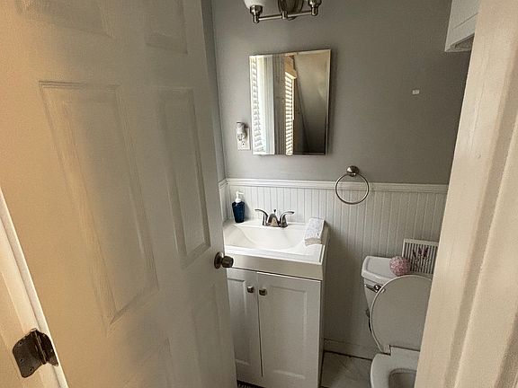 4th image of 29090 Rosemont St