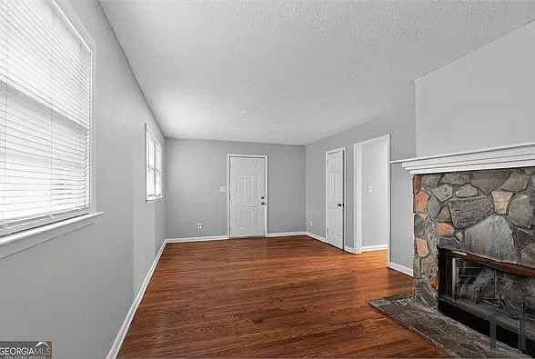 996 Forest Valley Dr SE — Photo 3