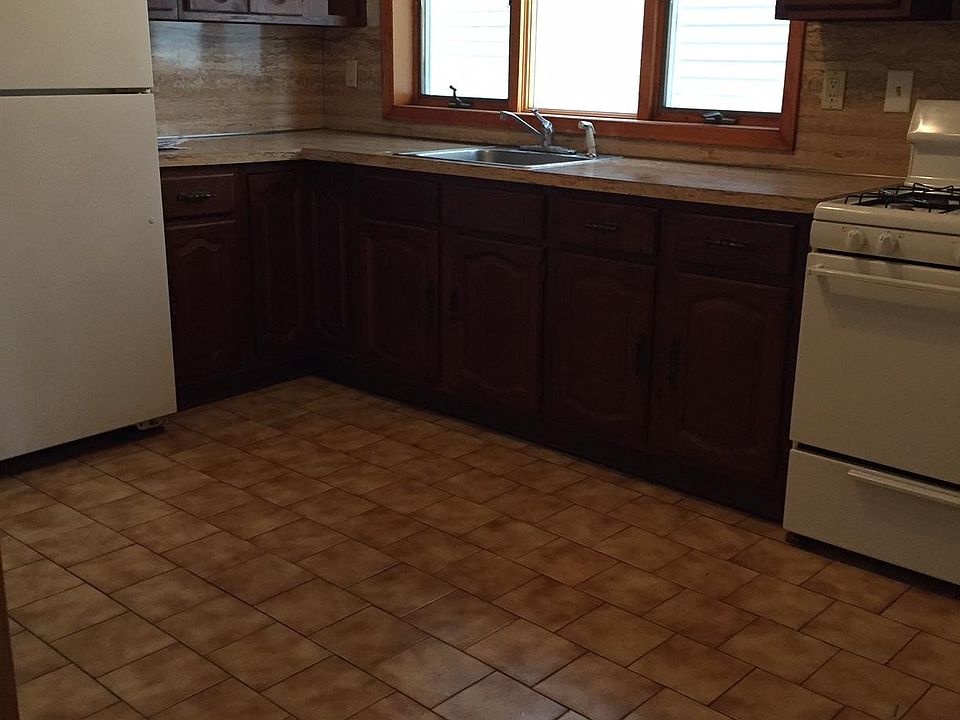 1st image of 24 Gold St