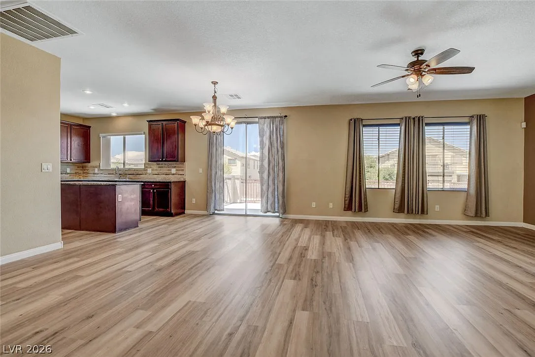 3 bed, 3.0 bath, 2258 sqft, $2,295 — Photo 4