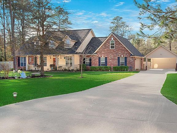 Situated on an acre in White Oak Estates, 11974 White Oak Path is located just 5.8 miles from The Woodlands Towne Center and approximately 5 miles from I-45...