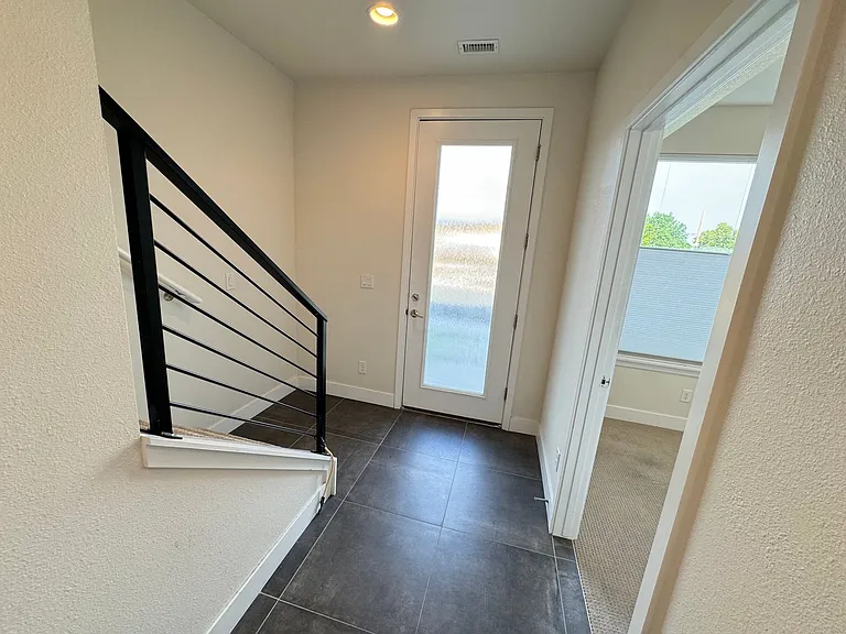 3050 Wilson Ct #6 — Photo 3
