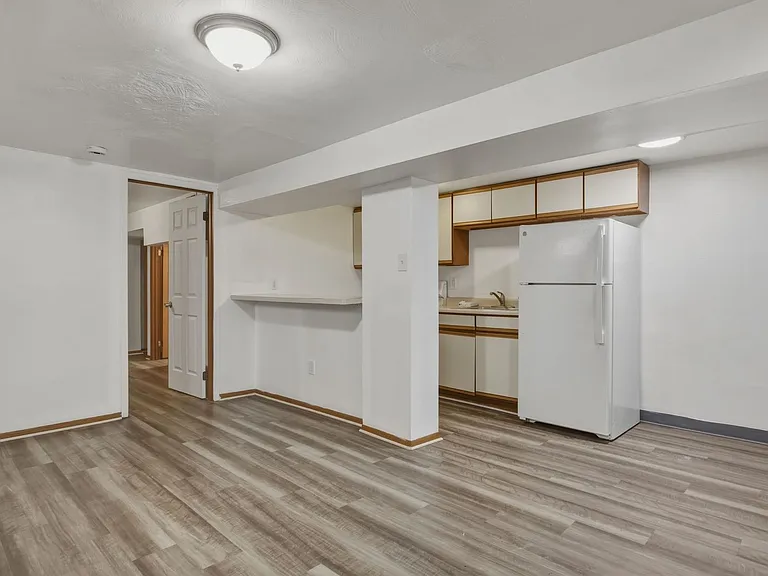 325 Ella St — Photo 6