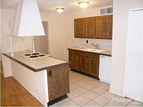 5th image of 716 Meadow Mead Dr