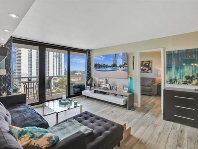 3731 N Country Club Dr APT 722, Aventura, FL, 33180