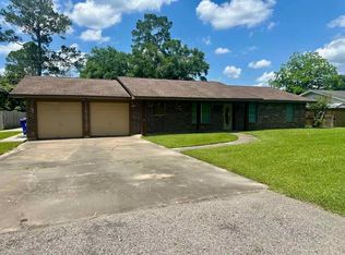 207 Lucky Dr, Silsbee, TX 77656