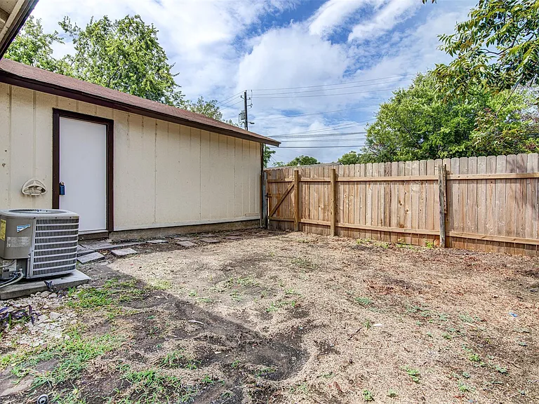 8112 W Gate Blvd #A — Photo 2