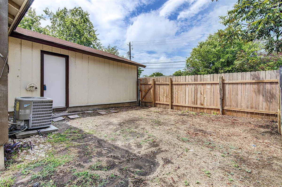 Photo 2 of 18 - 8112 W Gate Blvd #A - Austin, TX Building Photo - 8112 W Gate Blvd #A