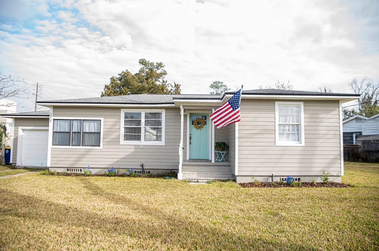 3 bed, 1.5 bath, 989 sqft, $1,650 — Photo 1