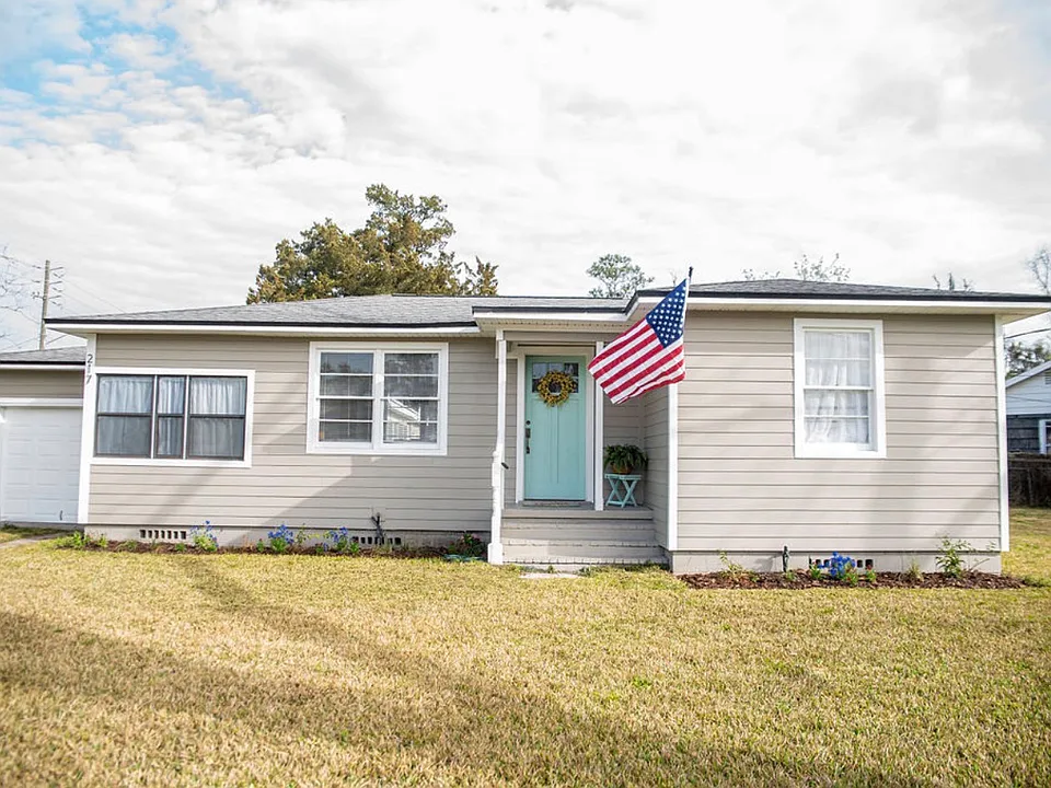 217 Bon Air Dr N