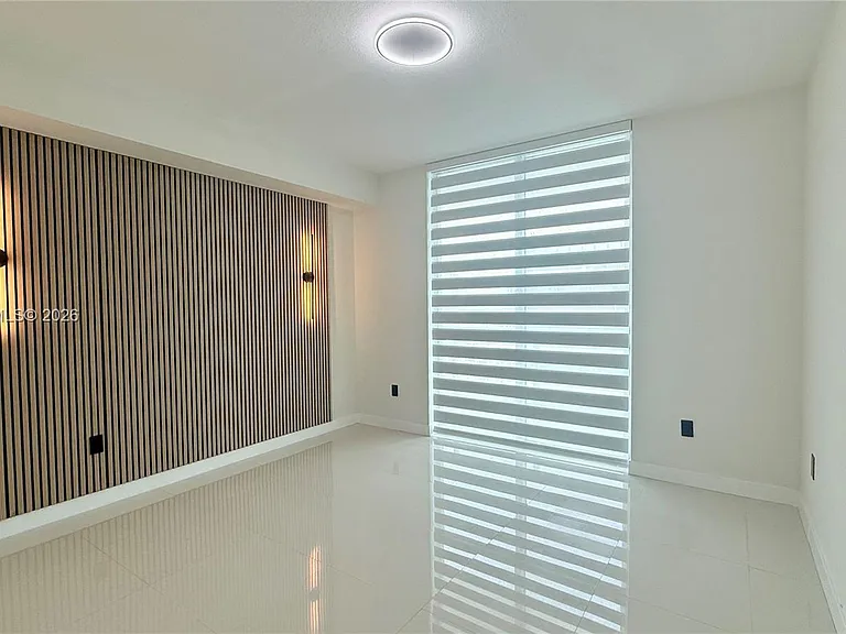 79 SW 12th St #4008S — Photo 6