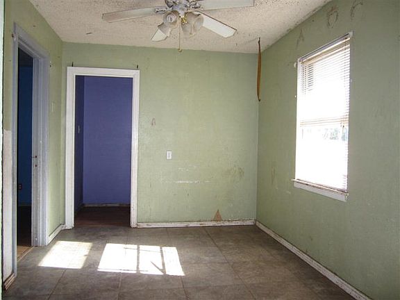4th image of 806 S Harry Ave