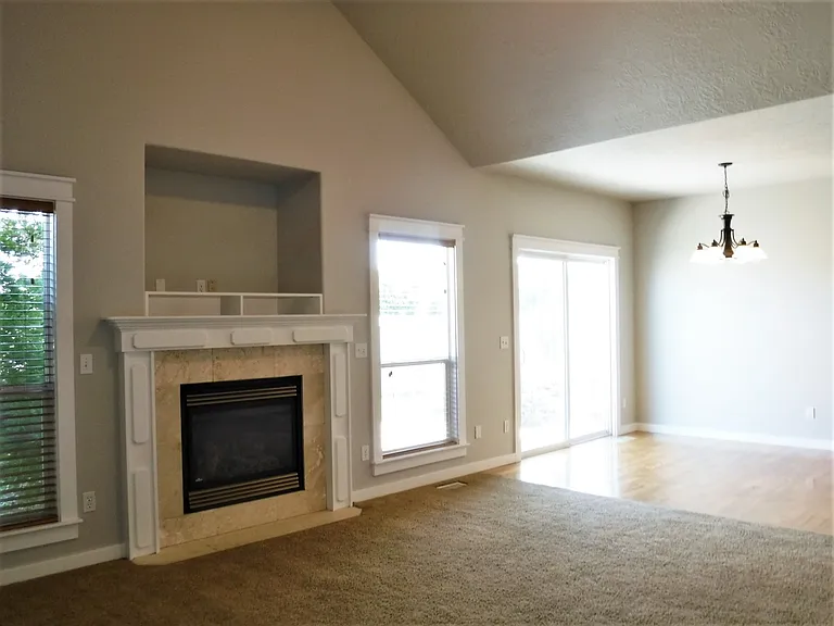 4432 N Kilee Ave — Photo 8