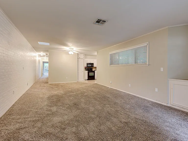 4616 N Harvey Pkwy — Photo 7