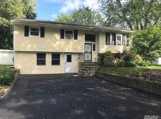 7 Autumn Dr, East Northport, NY 11731
