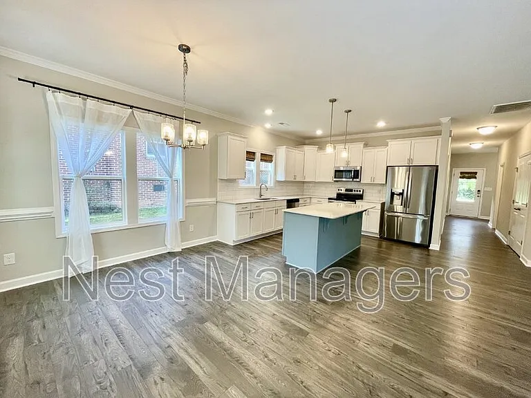 1102 Norwood St — Photo 7
