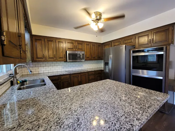 1110 N 1st St, Blue Springs, MO 64014