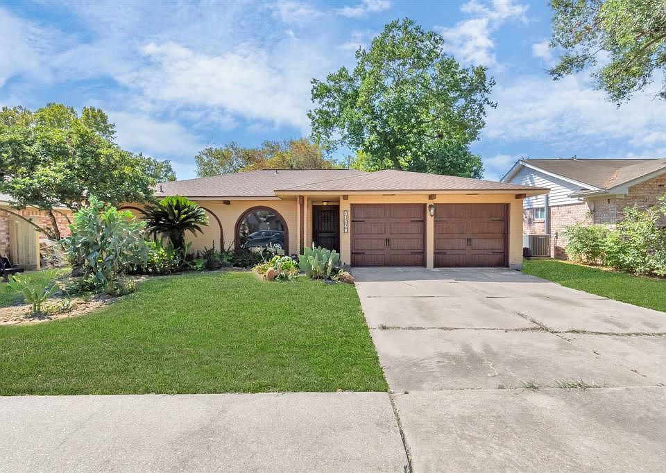 1st image of 13627 Greenridge Dr