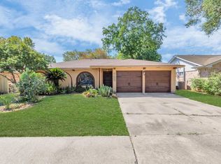 13627 Greenridge Dr, Sugar Land, TX 77498