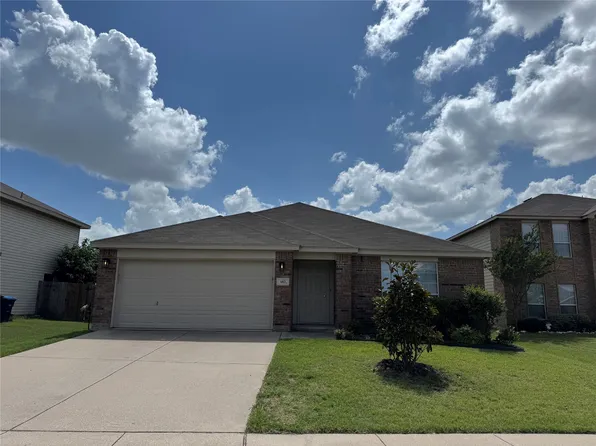 14021 Sand Hills Dr, Fort Worth, TX 76112