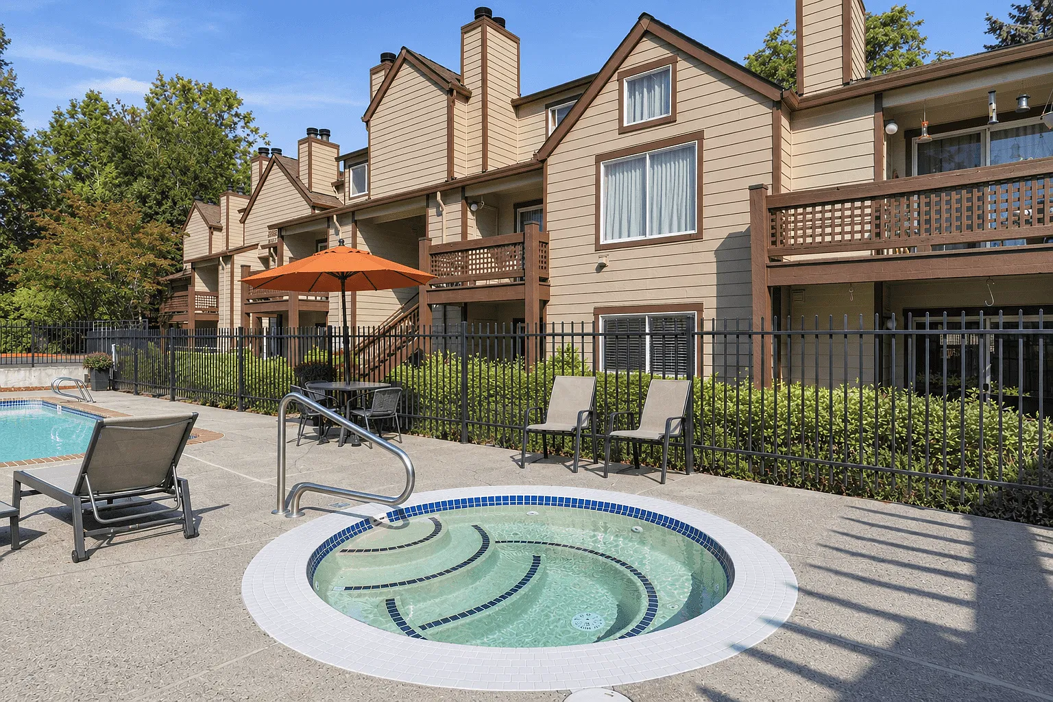 Stratford Apartments — Photo 1