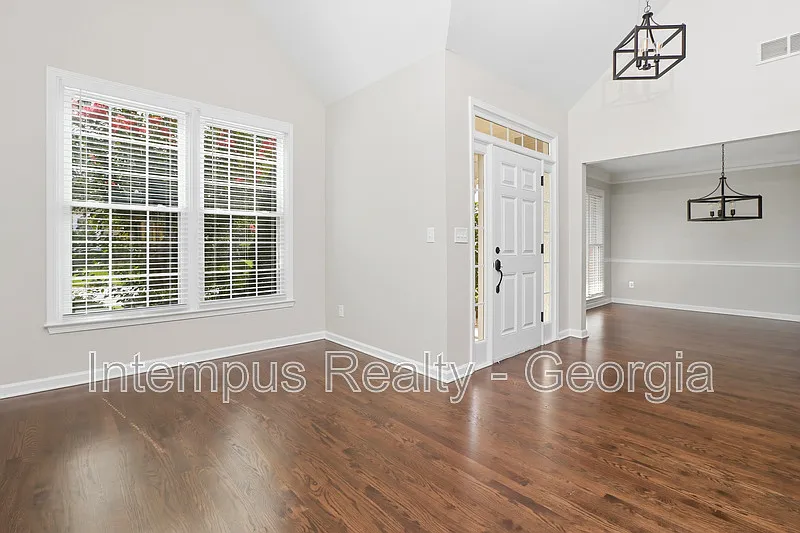 4 bed, 2.5 bath, 2316 sqft, $2,999 — Photo 4