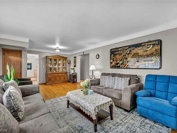 4th image of 6247 Alderwood Rd