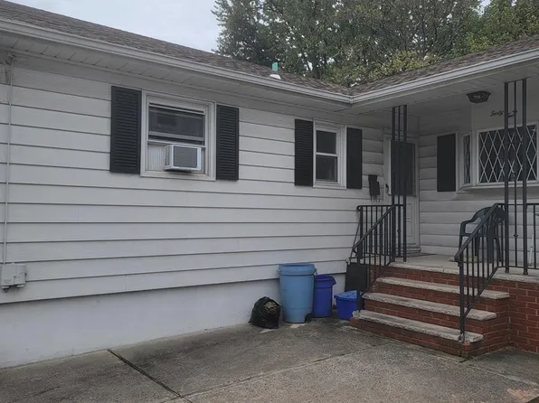 42 Irving St, Carteret, NJ 07008