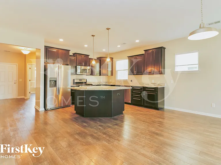 220 Foxbank Plantation Blvd — Photo 4