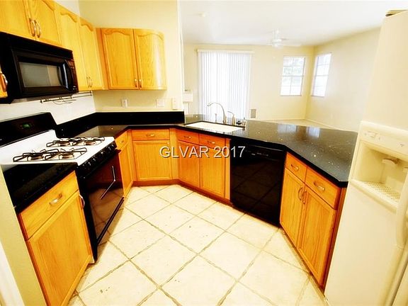3rd image of 976 Country Skies Ave