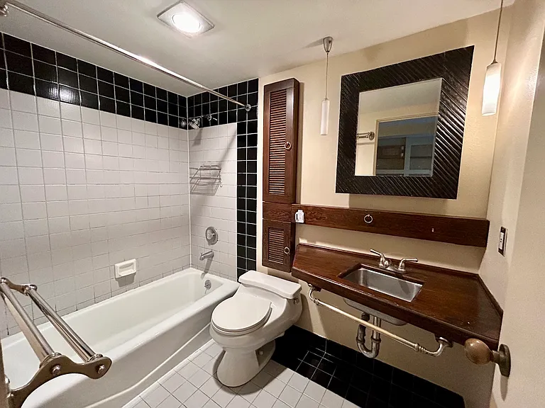 535 Summit Ave E #102 — Photo 12