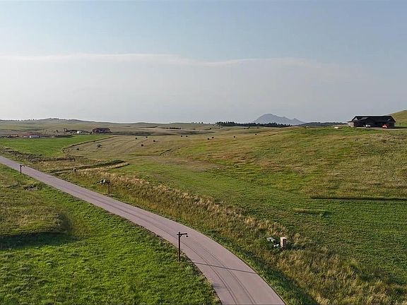 2nd image of 10 Blair Ranch Loop