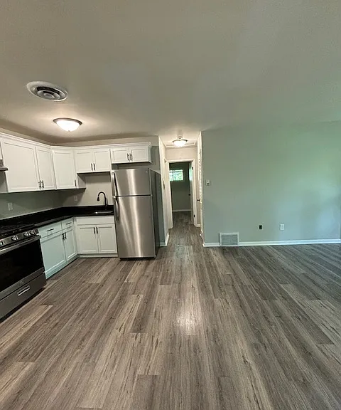 5915-33 Juniper Avenue - 5925 — Photo 1