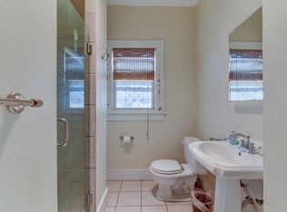 1206 17th St #A, Galveston, TX 77550