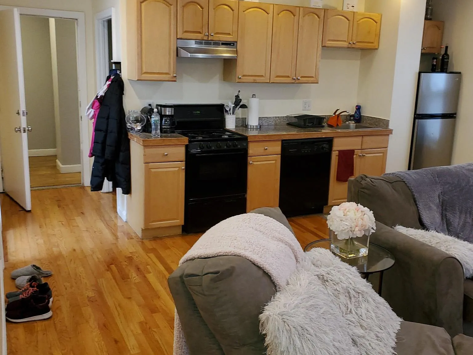 2 bed, 999 sqft, $3,500 — Photo 4