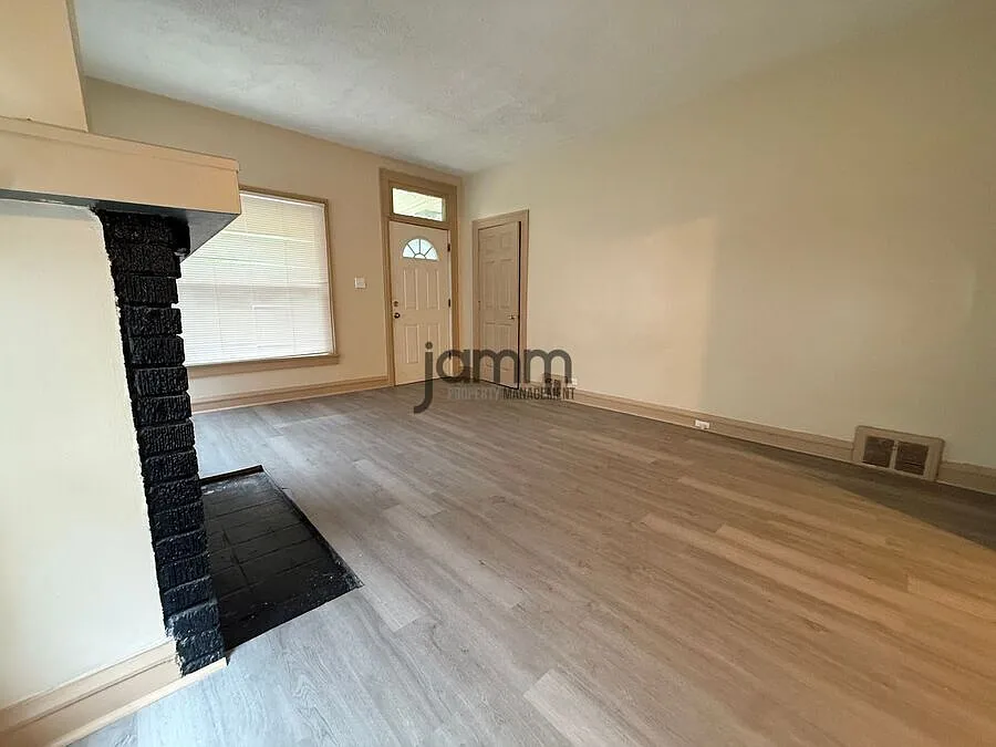 Incredible side by side Duplex in Cleveland Heights — Photo 2