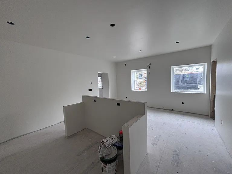 67 Lincoln St #4 — Photo 6
