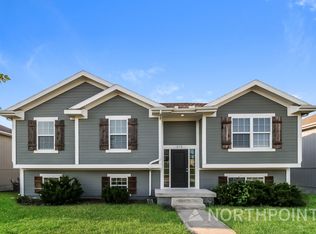 210 Ramblewood Dr, Raymore, MO 64083
