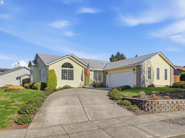 1691 NE Coburn Dr, McMinnville, OR 97128