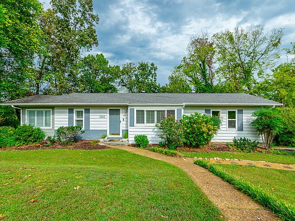 2nd image of 3202 Lockwood Dr