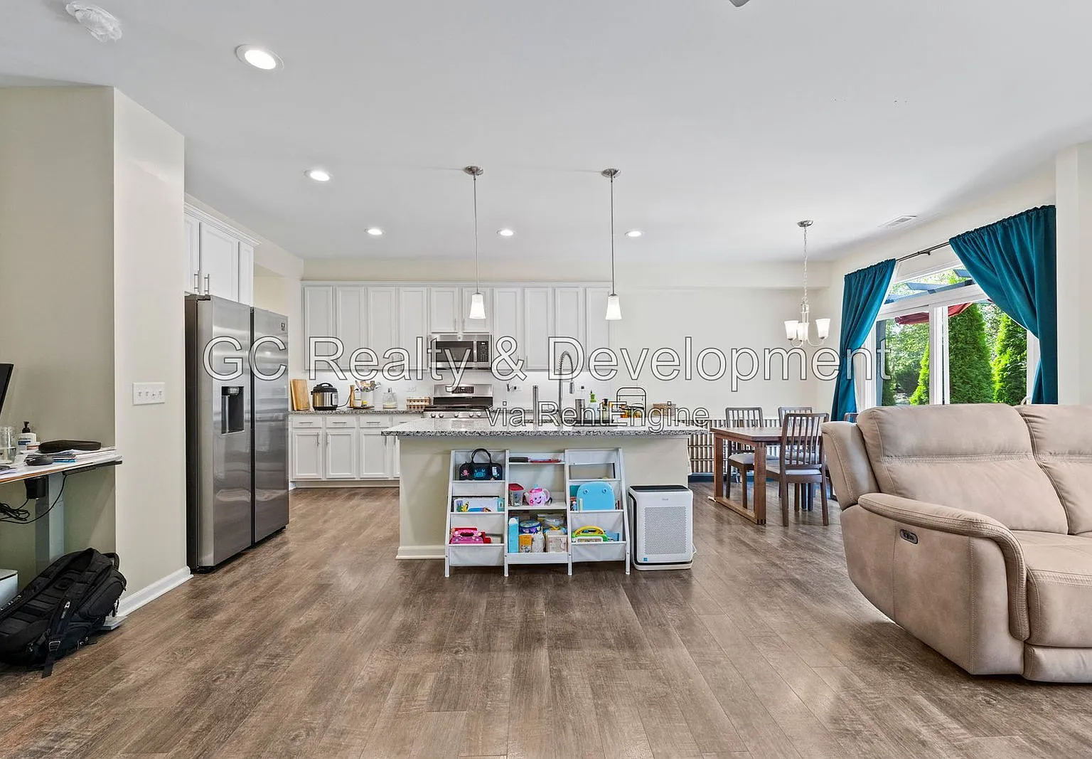 2 bed, 2.5 bath, 1600 sqft, $2,595 — Photo 4