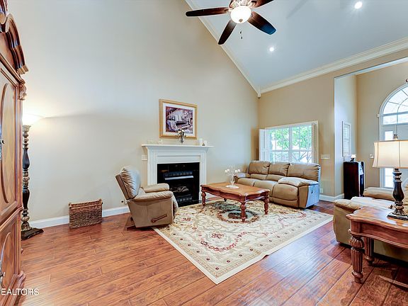 5th image of 227 Savannah Park Dr