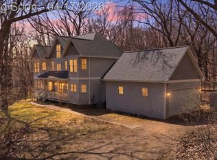 2222 S Hickory Ridge Trl, Milford, MI 48380