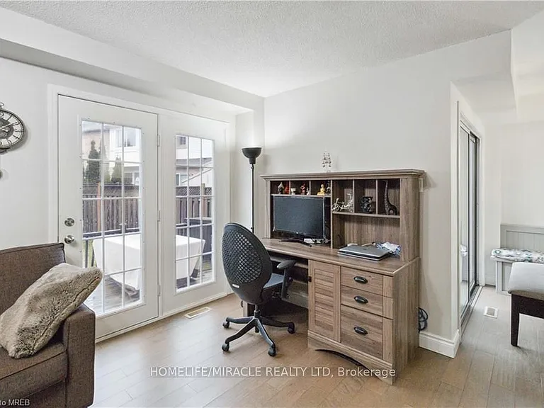 2245 Pathfinder Dr — Photo 11